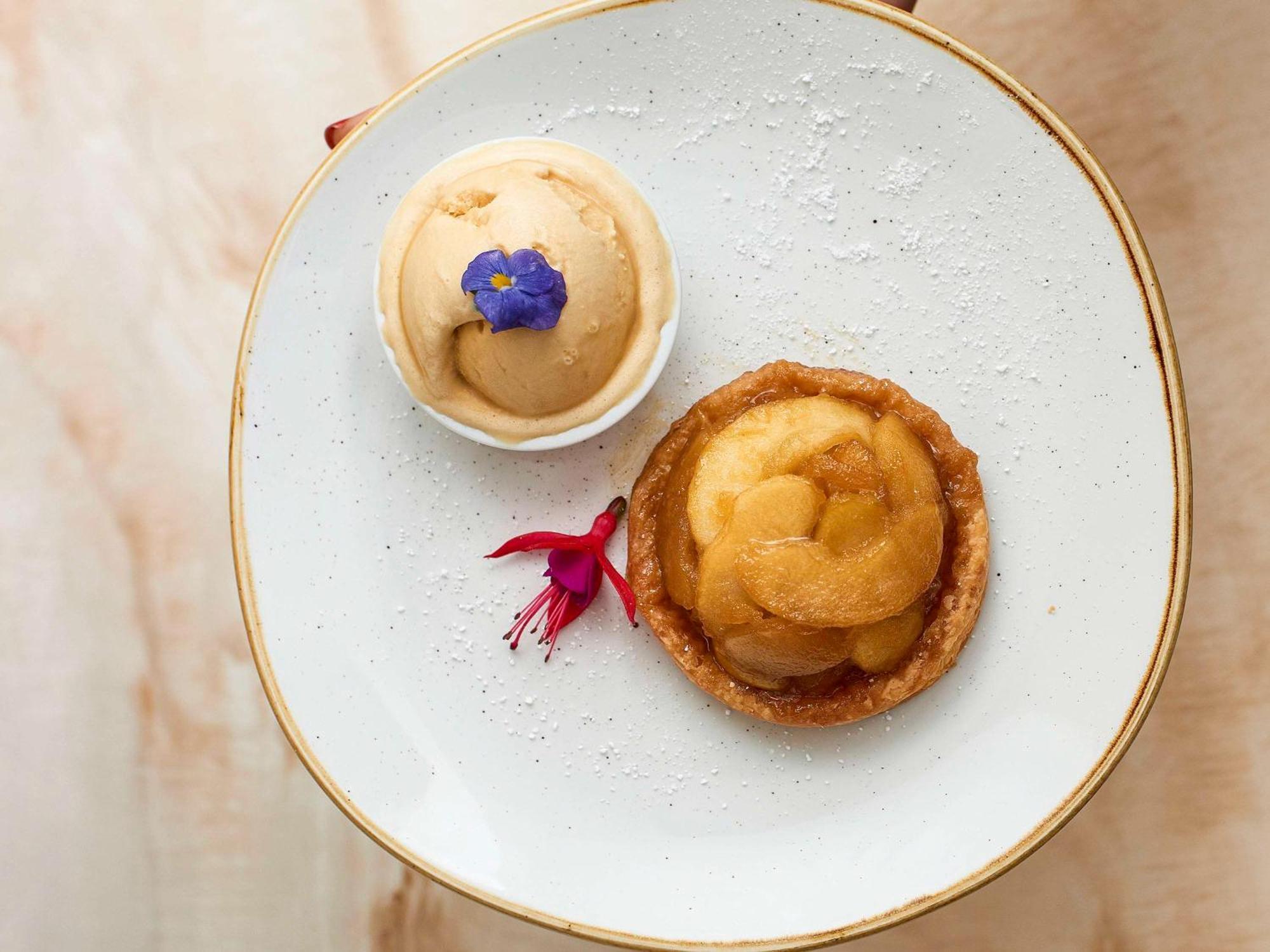 The Sebel Quay West Suites Sidney Dış mekan fotoğraf A dessert at the restaurant