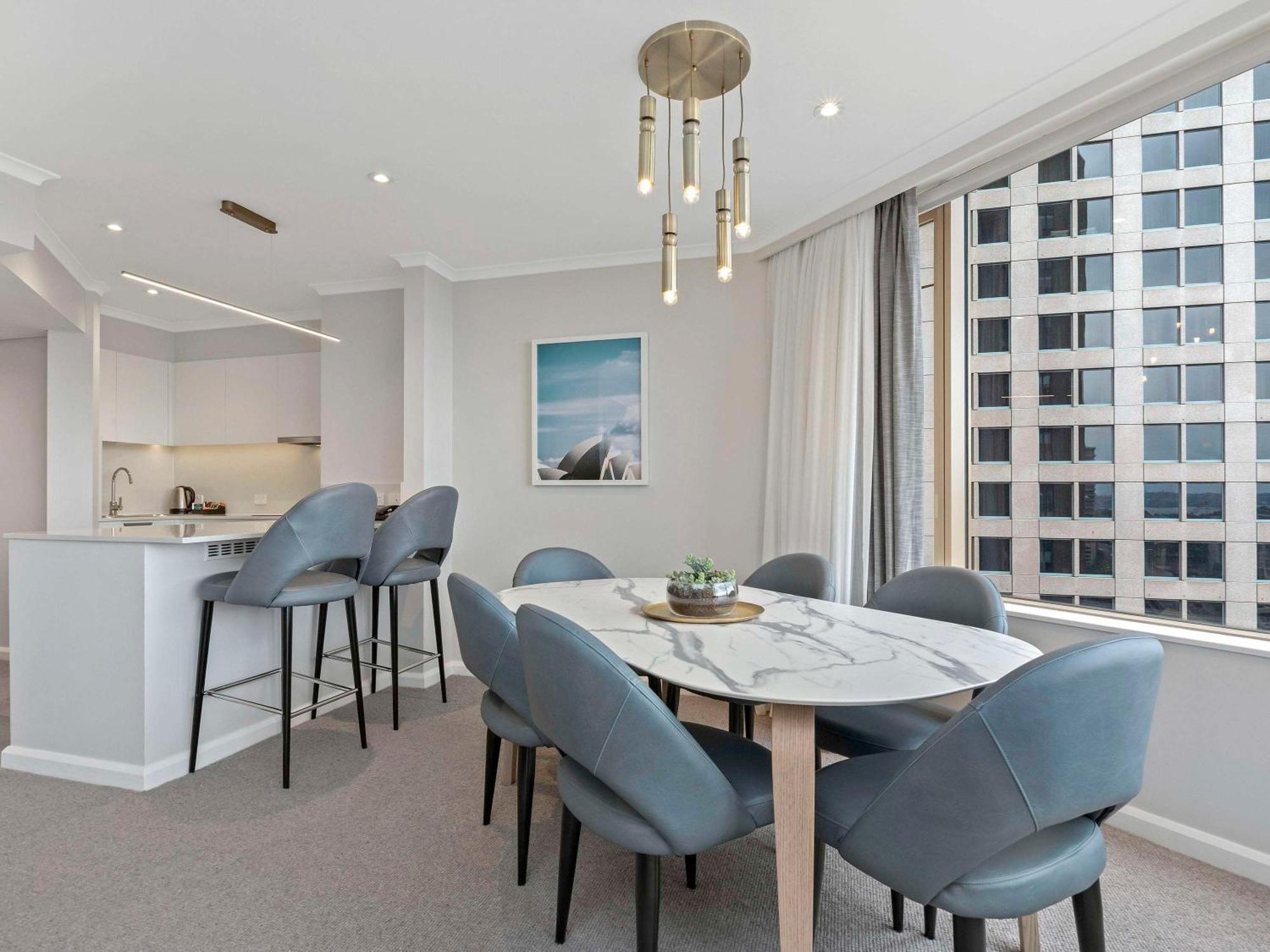 The Sebel Quay West Suites Sidney Dış mekan fotoğraf A staged apartment at The Ivy Residences