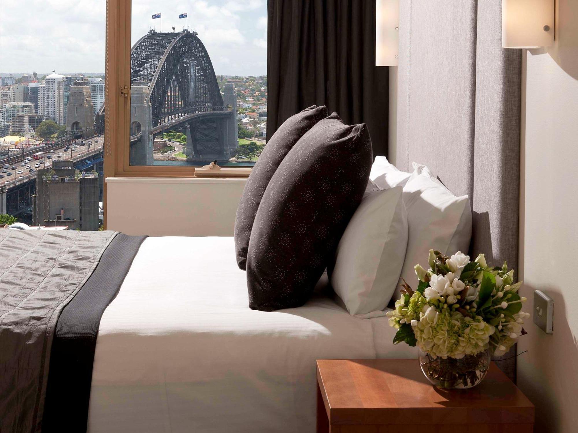 The Sebel Quay West Suites Sidney Dış mekan fotoğraf A bedroom at the hotel